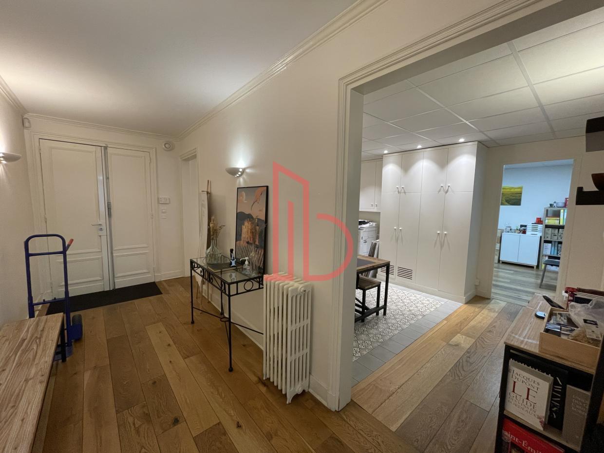 À louer Bureaux - Bordeaux 33000 - 131.6m²