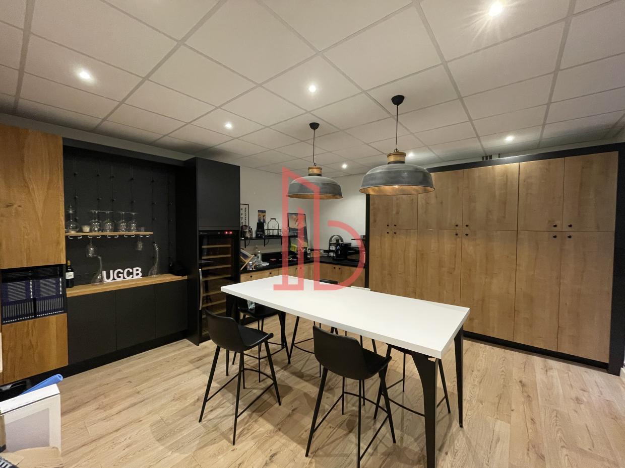 À louer Bureaux - Bordeaux 33000 - 131.6m²