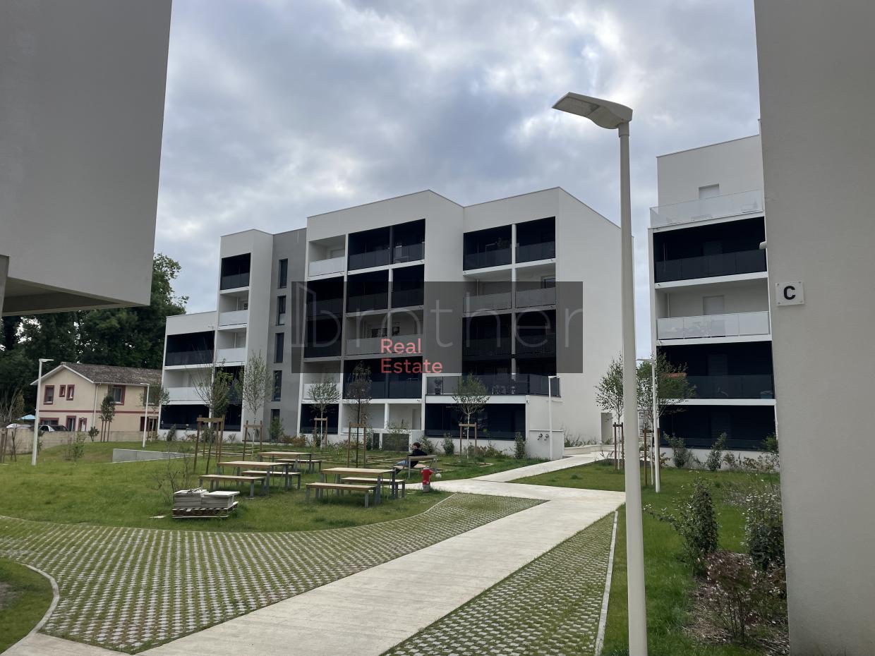 À louer Bureaux - Lormont 33310 - 2184.7m²