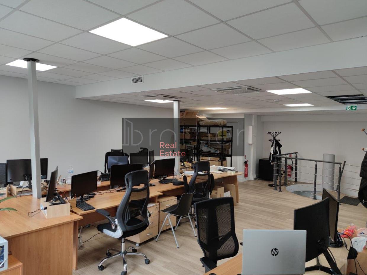 À louer Bureaux - Bordeaux 33300 - 210m²