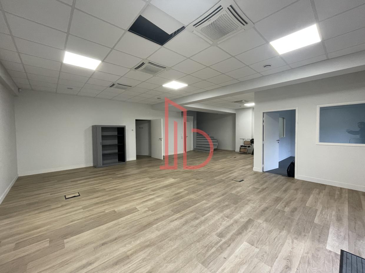 À louer Bureaux - Bordeaux 33300 - 360m²
