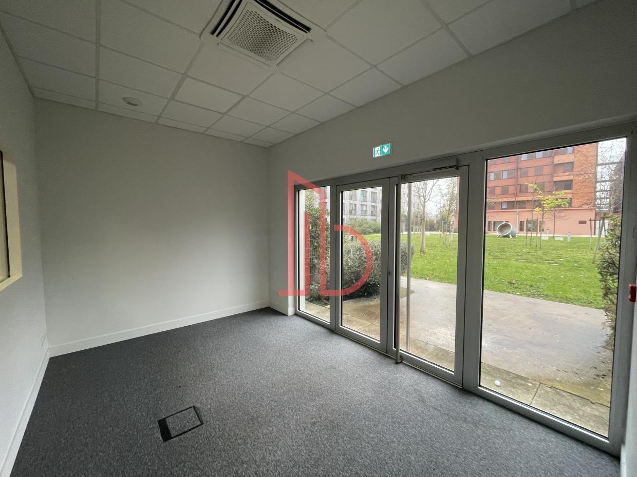 À louer Bureaux - Bordeaux 33300 - 360m²