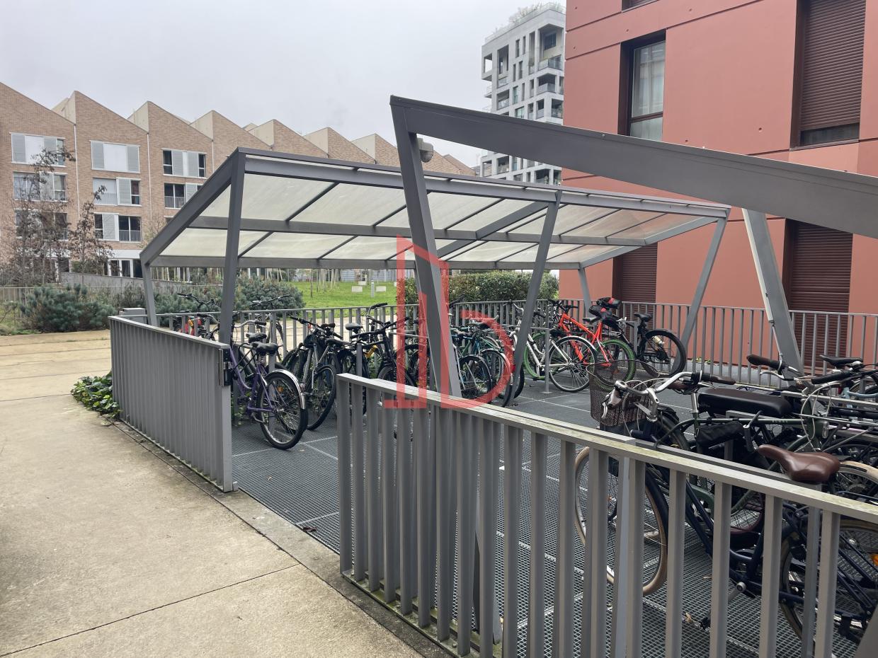 À louer Bureaux - Bordeaux 33300 - 360m²