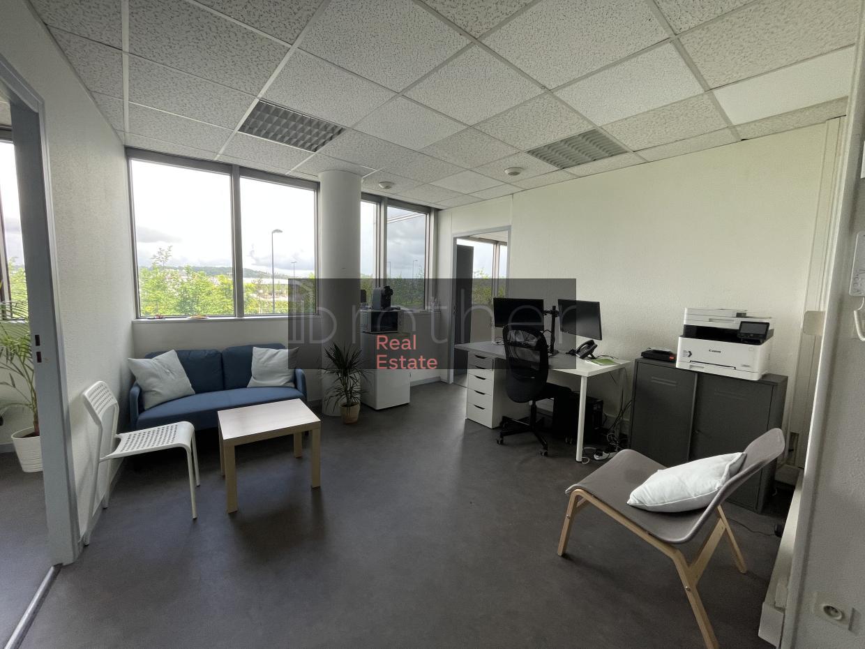 À louer Bureaux - Bègles 33800 - 242m²
