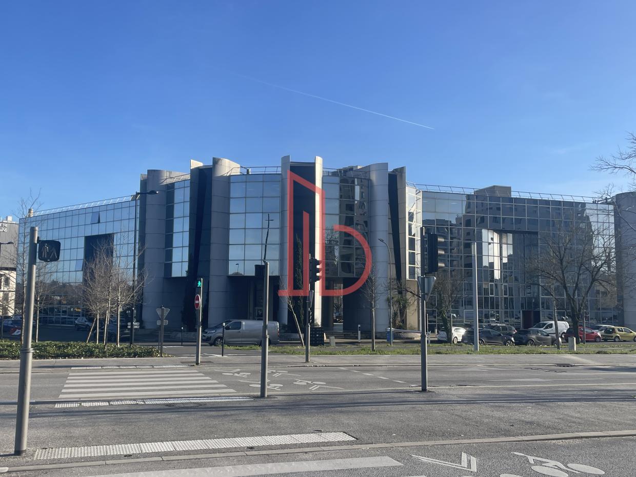 À louer Bureaux - Bègles 33800 - 1021.26m²