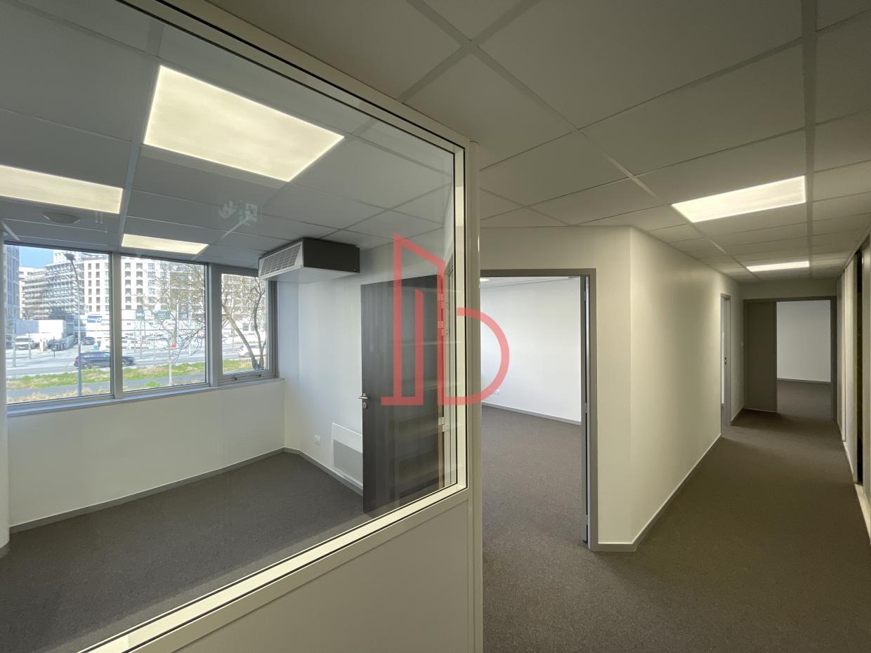 À louer Bureaux - Bègles 33800 - 1021.26m²