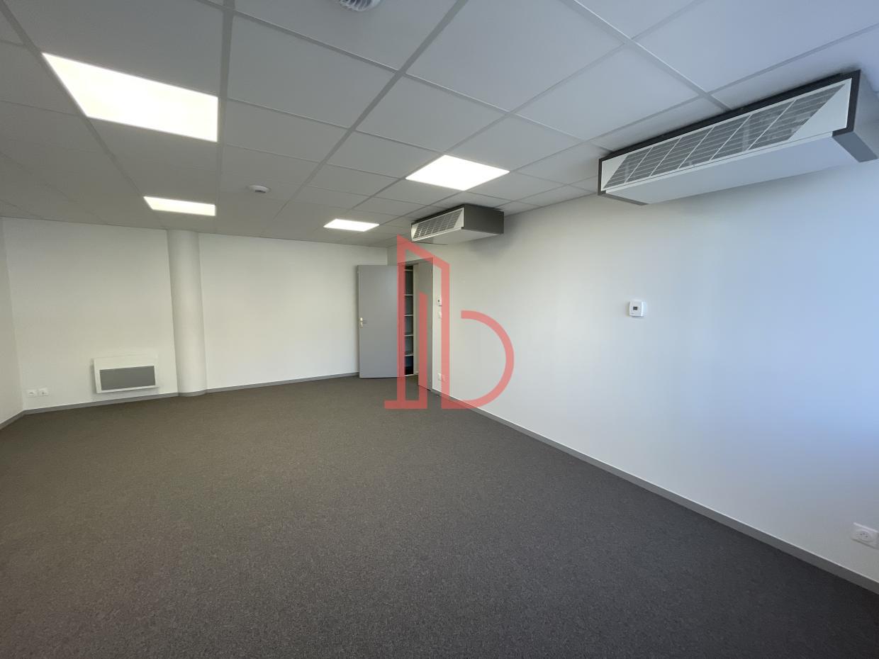À louer Bureaux - Bègles 33800 - 1021.26m²