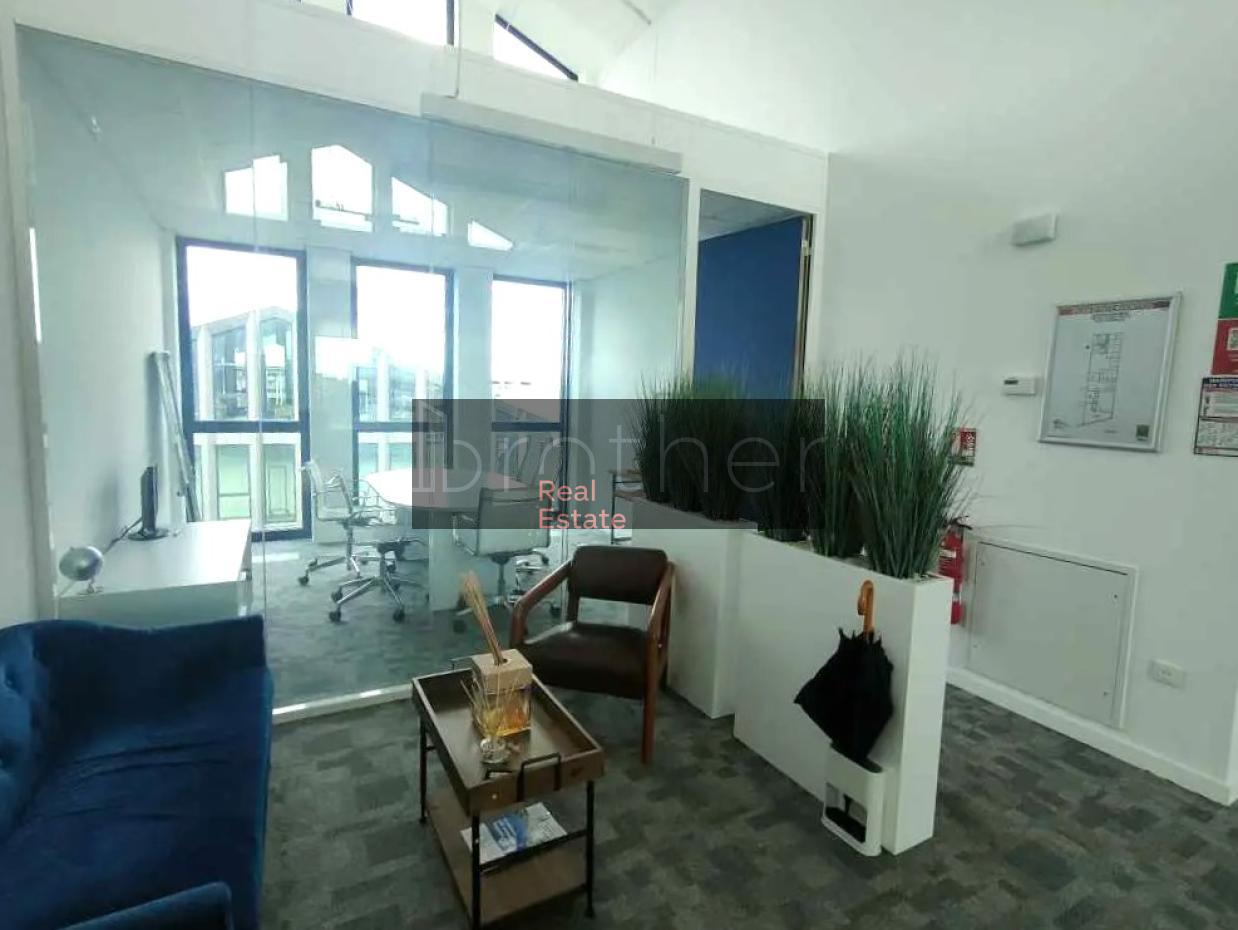 À louer Bureaux - Bordeaux 33300 - 643m²