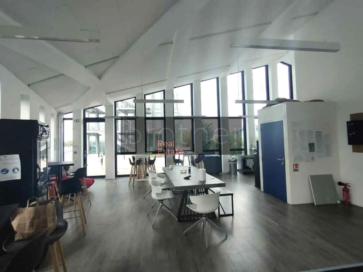 À louer Bureaux - Bordeaux 33300 - 643m²