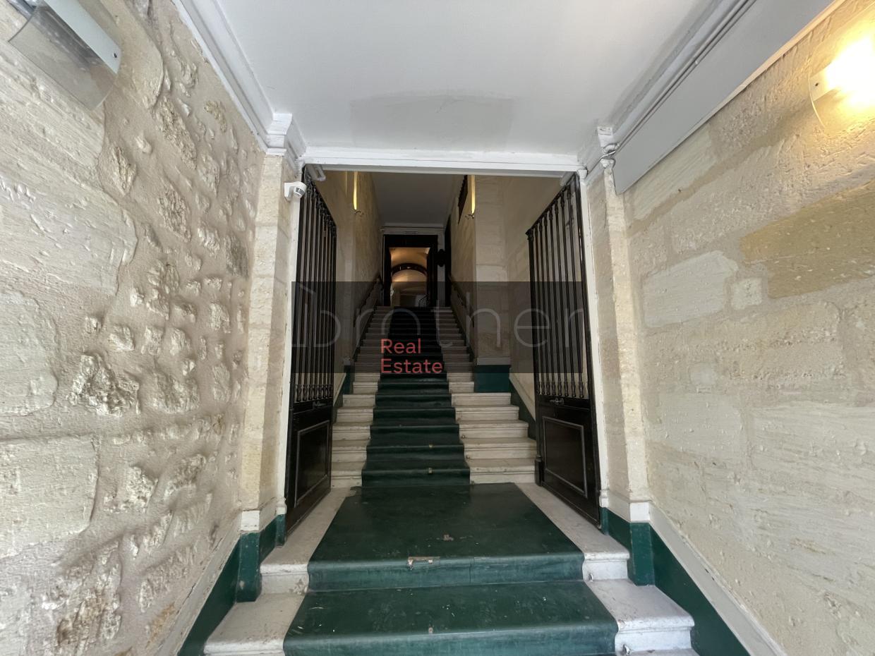 À louer Bureaux - Bordeaux 33000 - 110.08m²