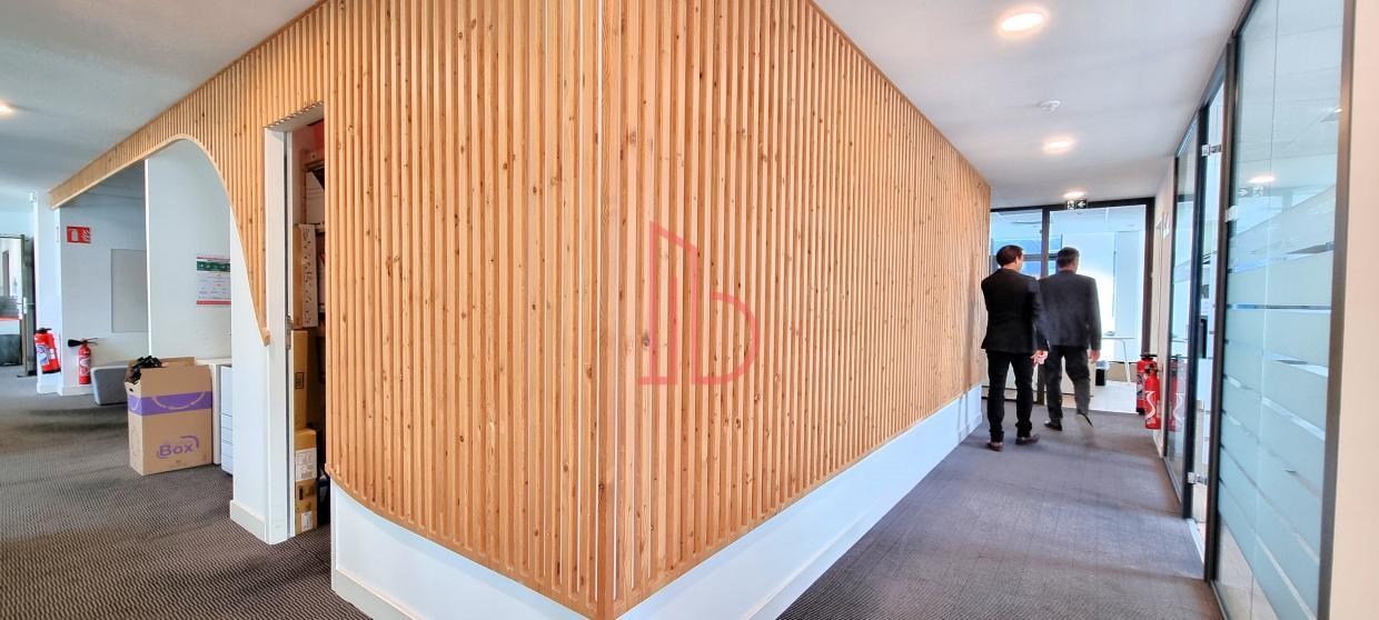 À louer Bureaux - Bordeaux 33300 - 477.28m²