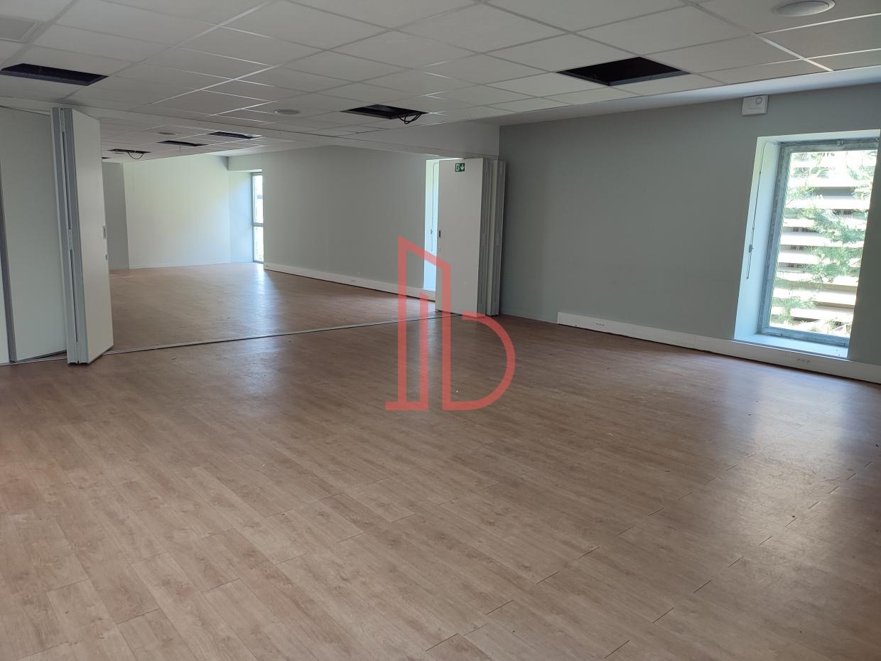 À louer Bureaux - Bordeaux 33300 - 987.75m²