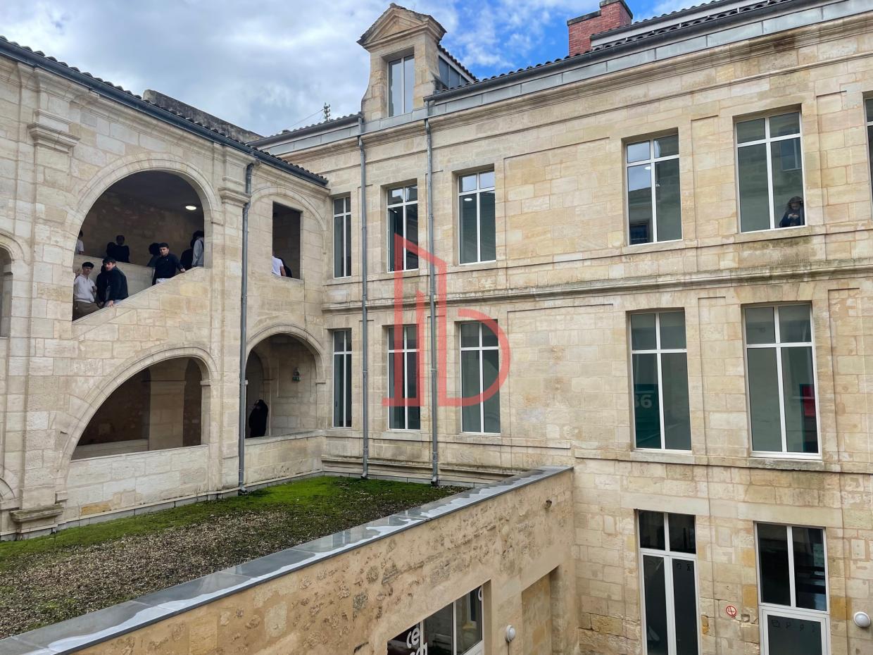 À louer Bureaux - Bordeaux 33300 - 987.75m²
