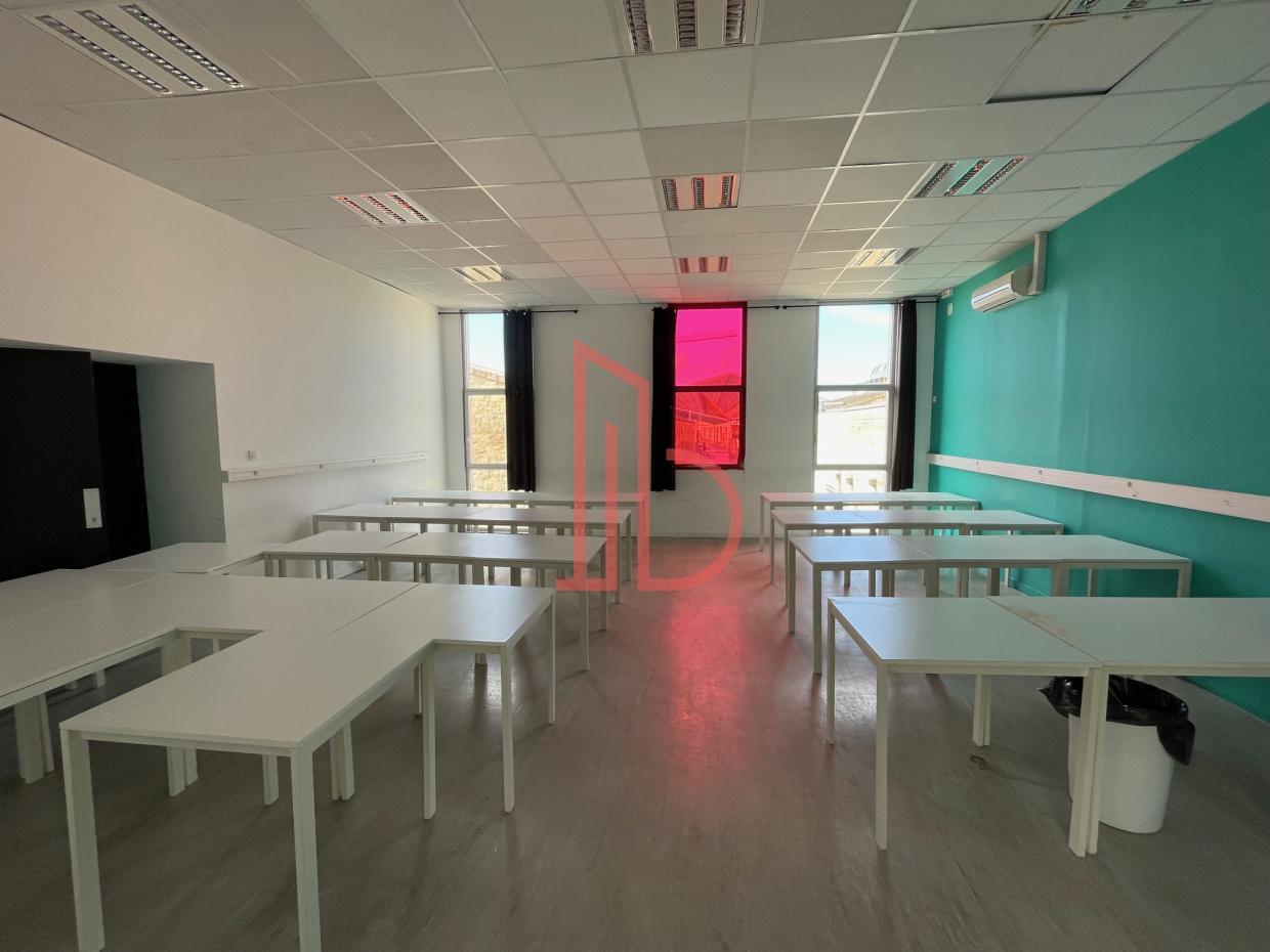 À louer Bureaux - Bordeaux 33300 - 987.75m²