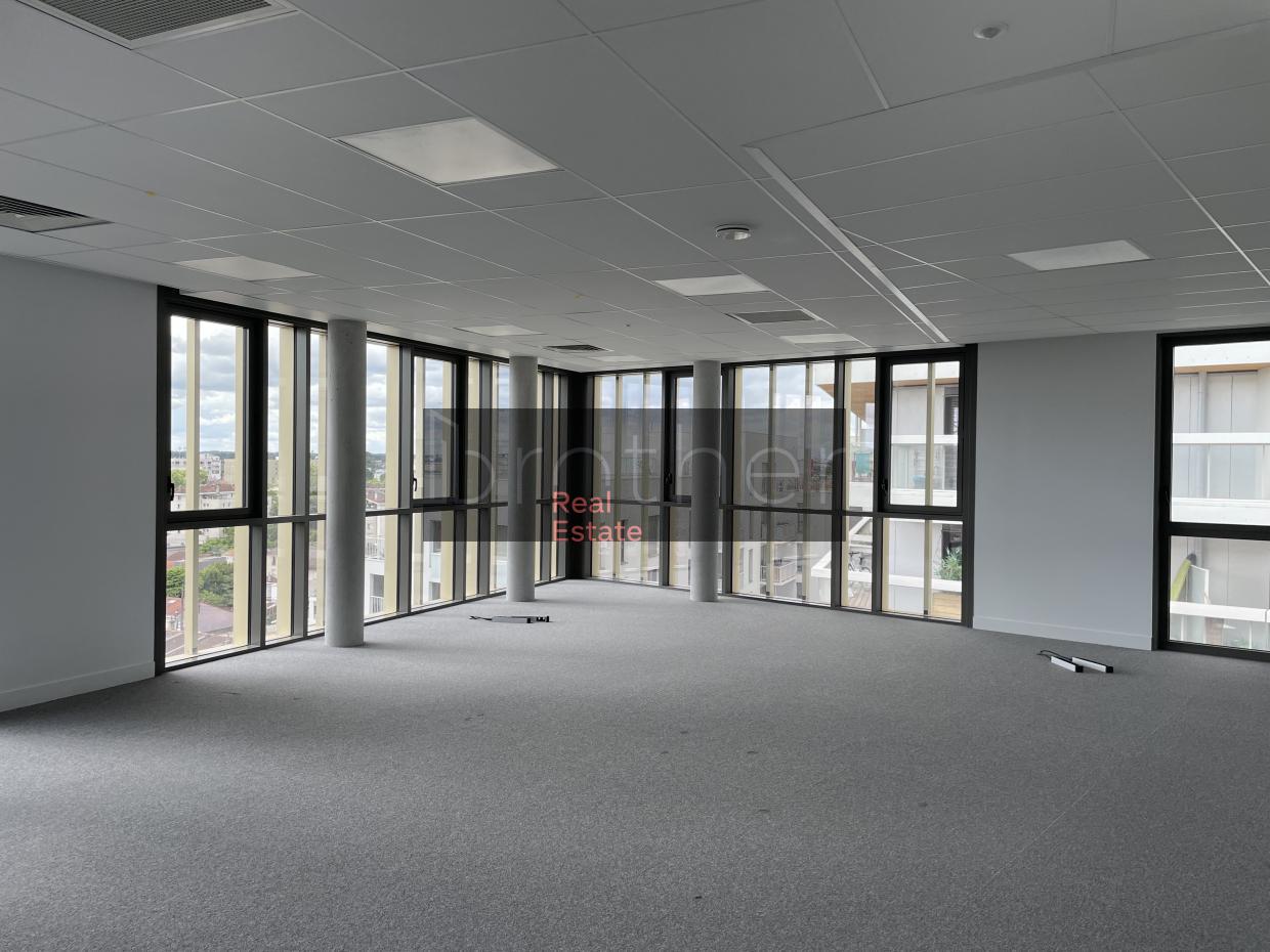 À louer Bureaux - Bordeaux 33800 - 460.29m²