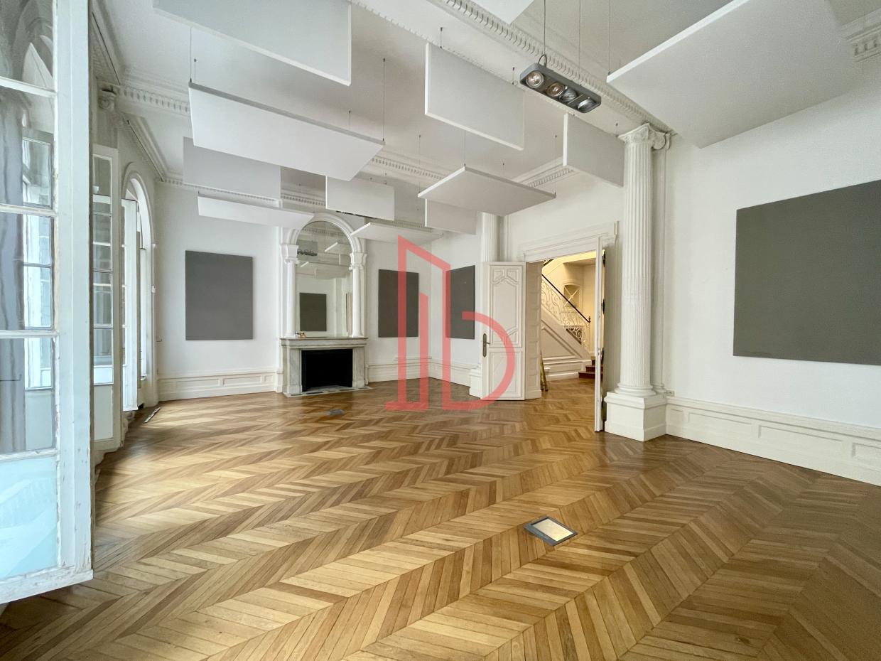 À louer Bureaux - Bordeaux 33000 - 313m²