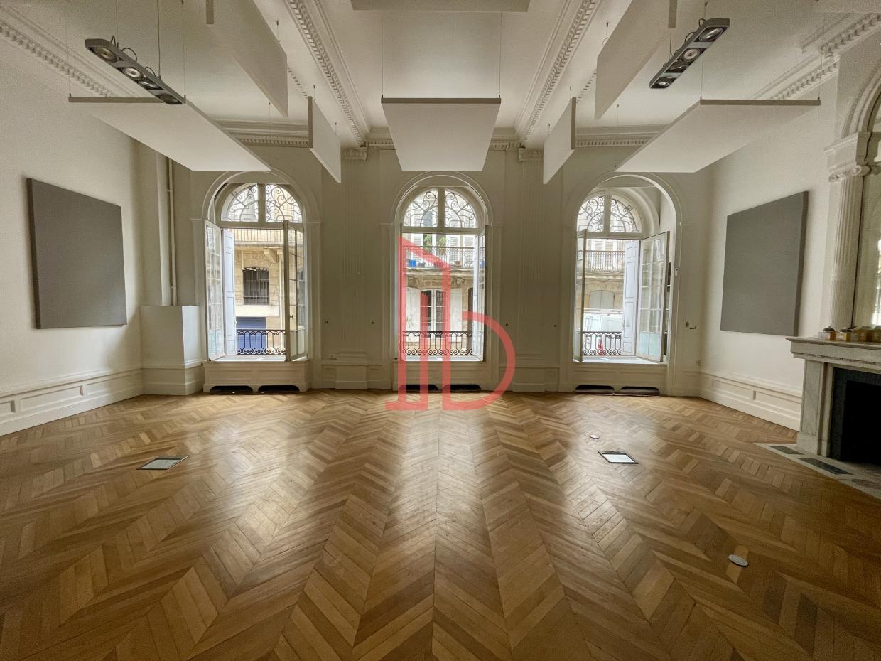 À louer Bureaux - Bordeaux 33000 - 313m²
