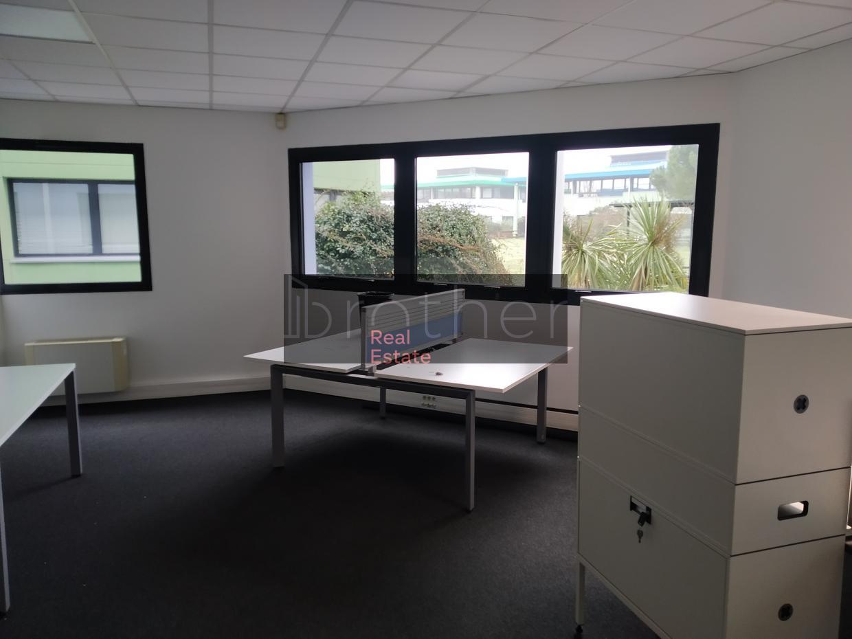 À louer Bureaux - Canéjan 33610 - 1017.63m²