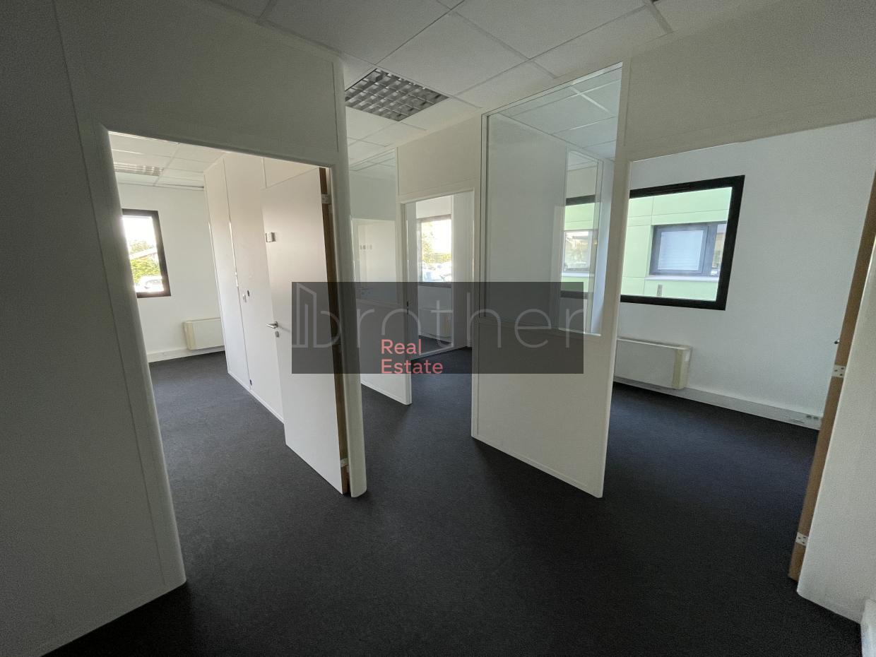 À louer Bureaux - Canéjan 33610 - 1017.63m²