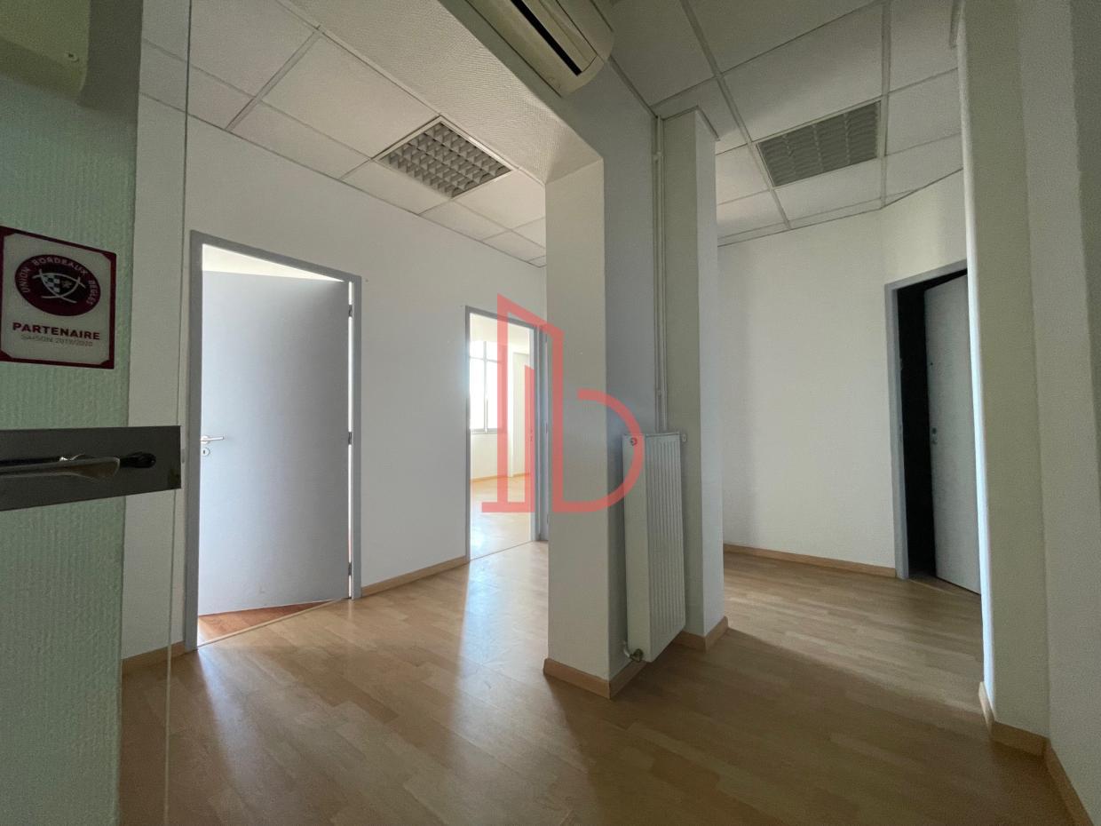 À louer Bureaux - Le Bouscat 33110 - 182m²