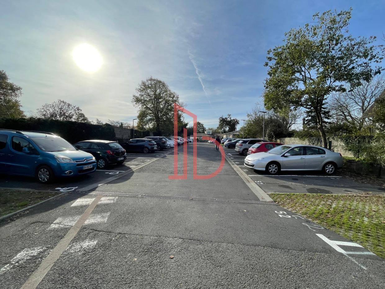 À louer Bureaux - Pessac 33600 - 327m²