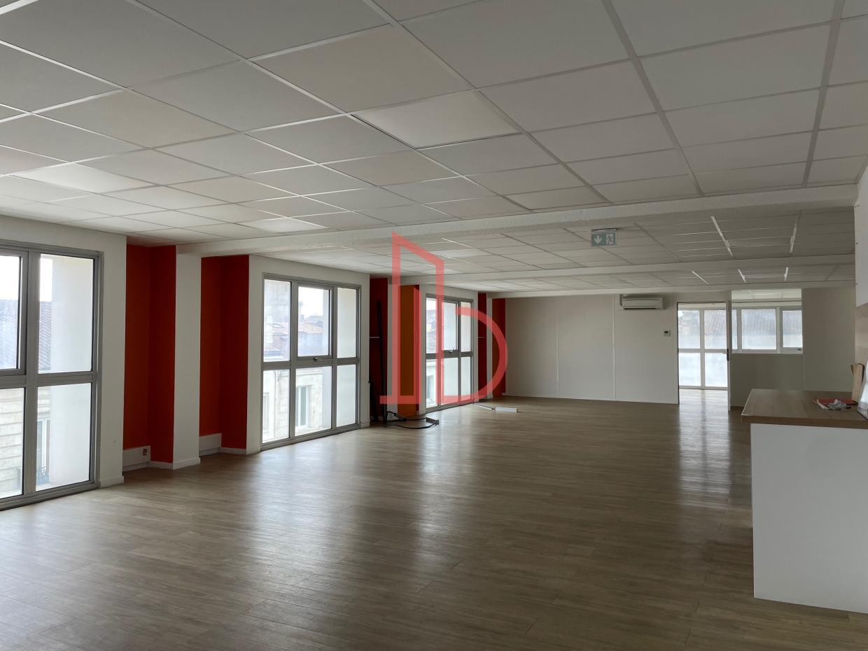 À louer Bureaux - Bordeaux 33300 - 273m²