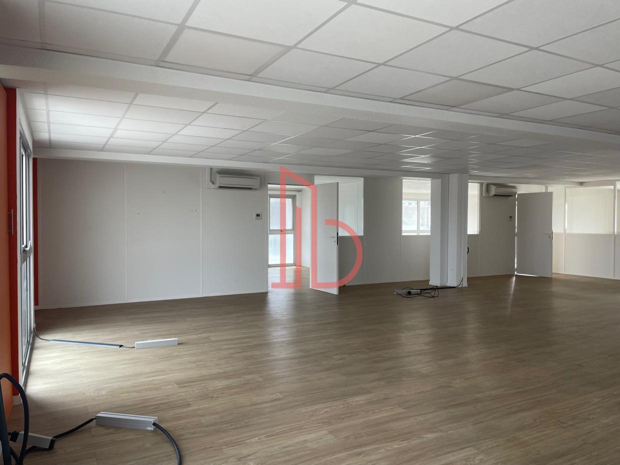 À louer Bureaux - Bordeaux 33300 - 273m²