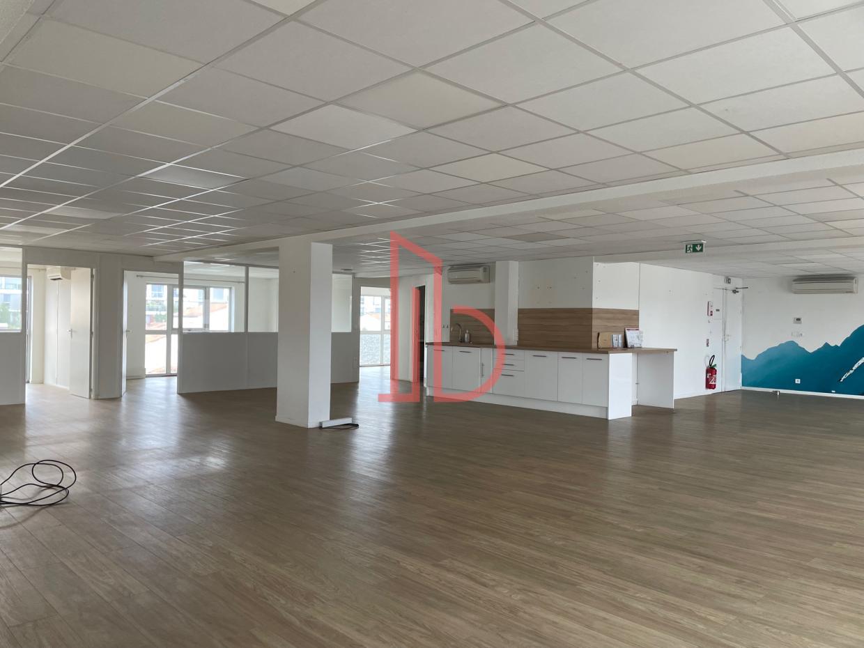 À louer Bureaux - Bordeaux 33300 - 273m²