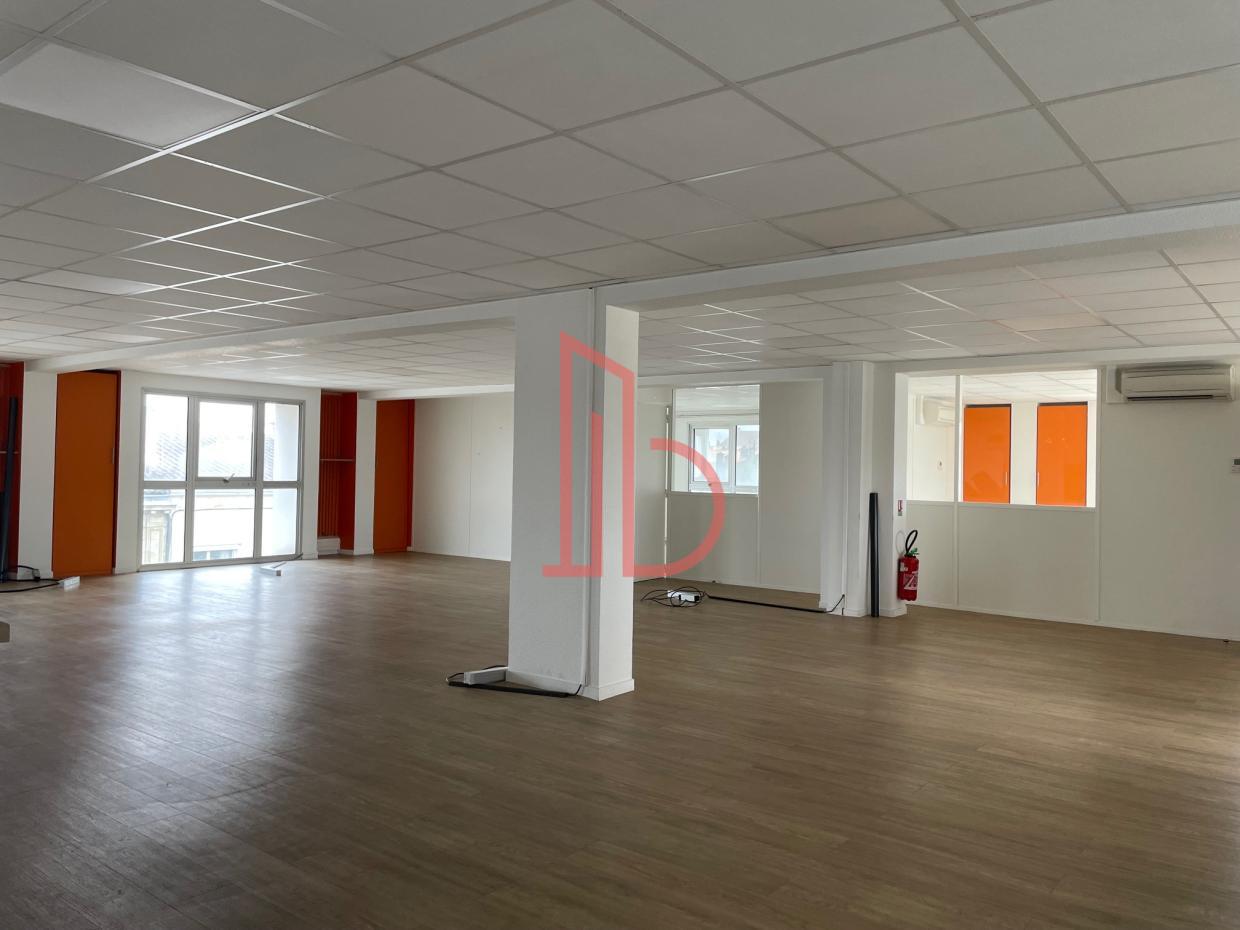 À louer Bureaux - Bordeaux 33300 - 273m²