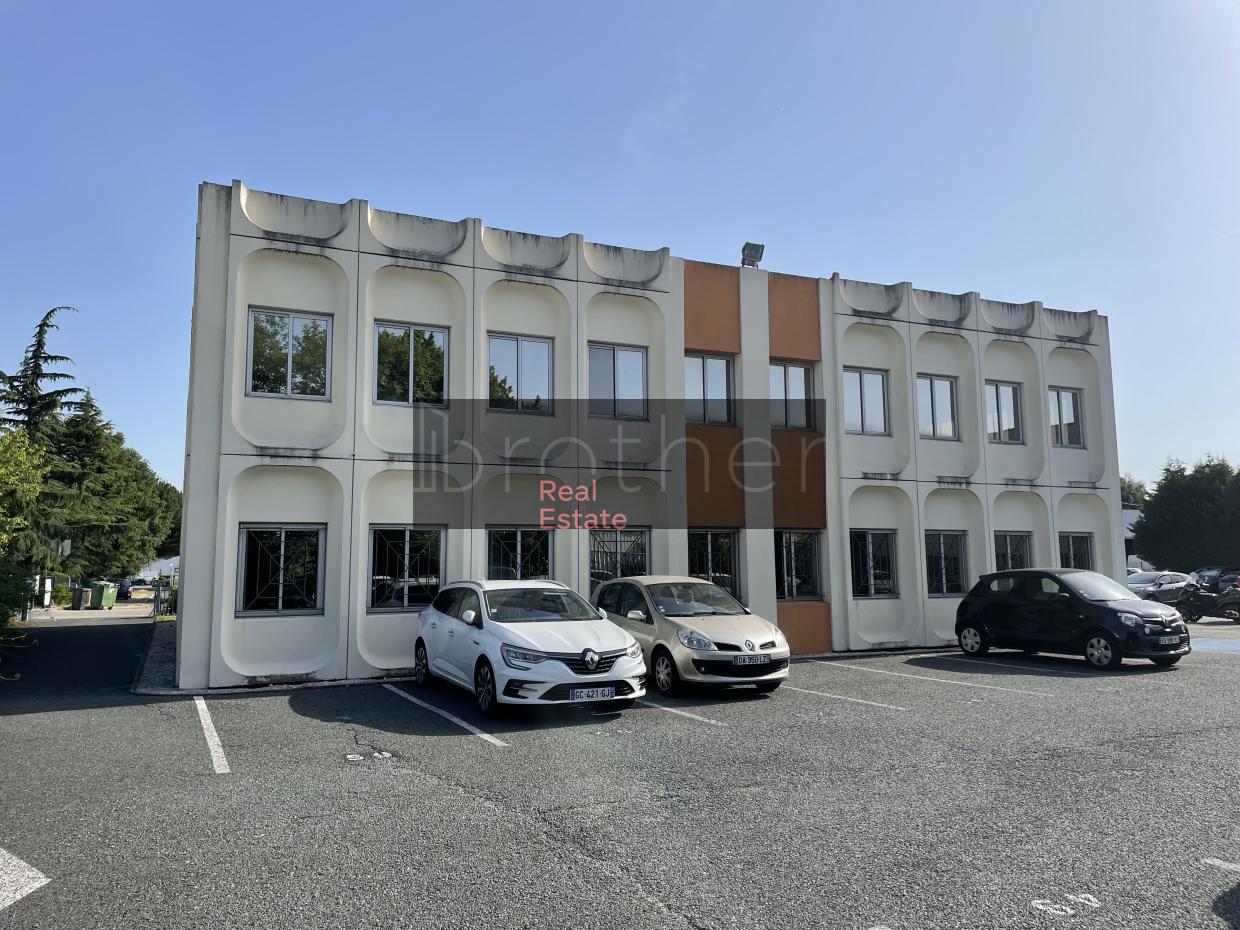 À louer Bureaux - Mérignac 33700 - 334.35m²