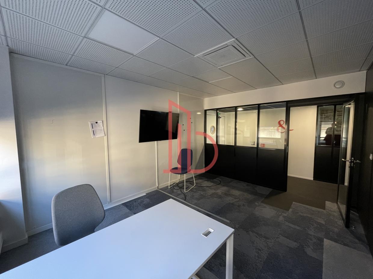 À louer Bureaux - Bordeaux 33200 - 327m²