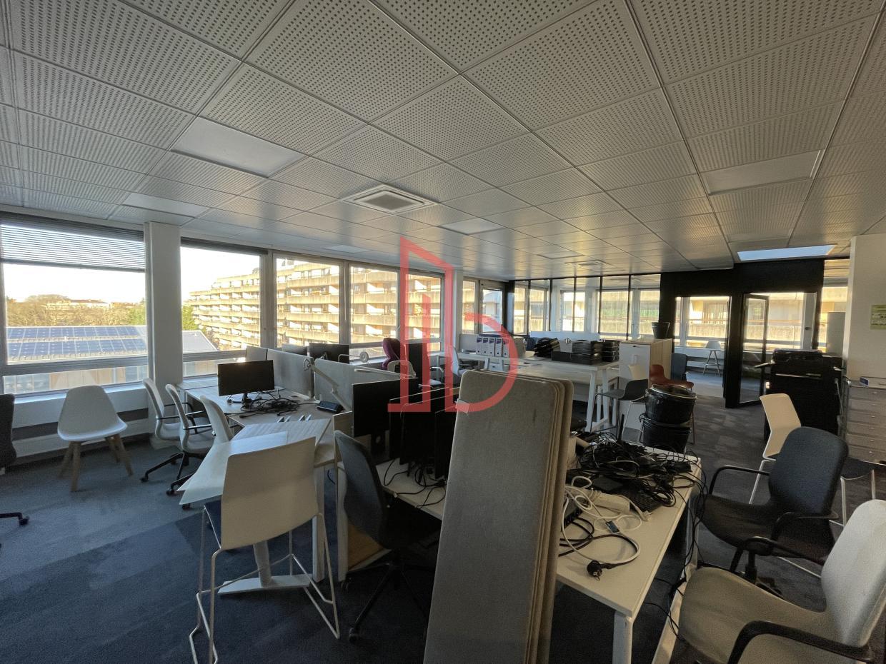 À louer Bureaux - Bordeaux 33200 - 327m²