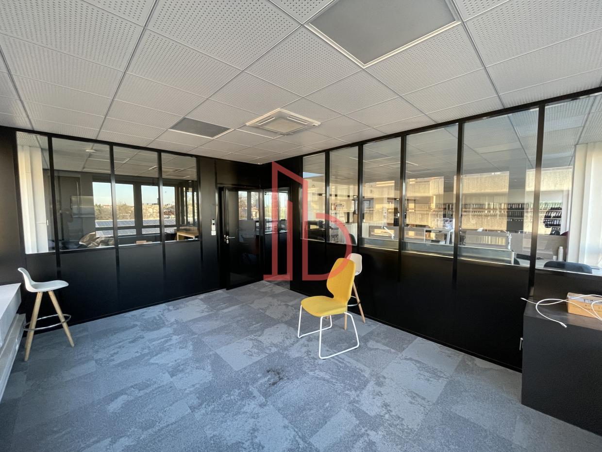 À louer Bureaux - Bordeaux 33200 - 327m²