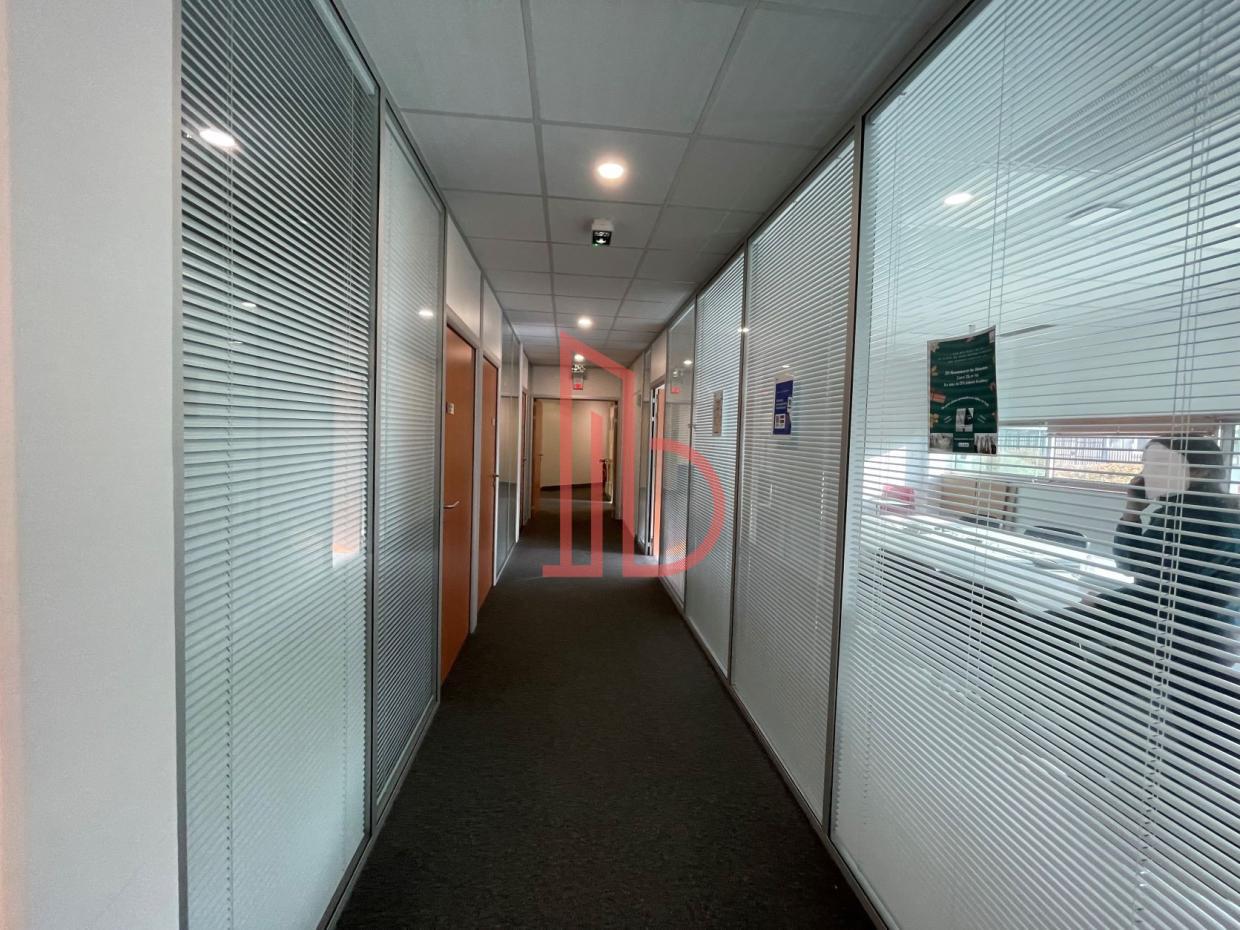 À louer Bureaux - Bordeaux 33300 - 1135.2m²