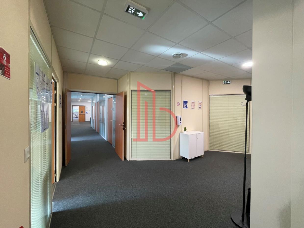 À louer Bureaux - Bordeaux 33300 - 1135.2m²