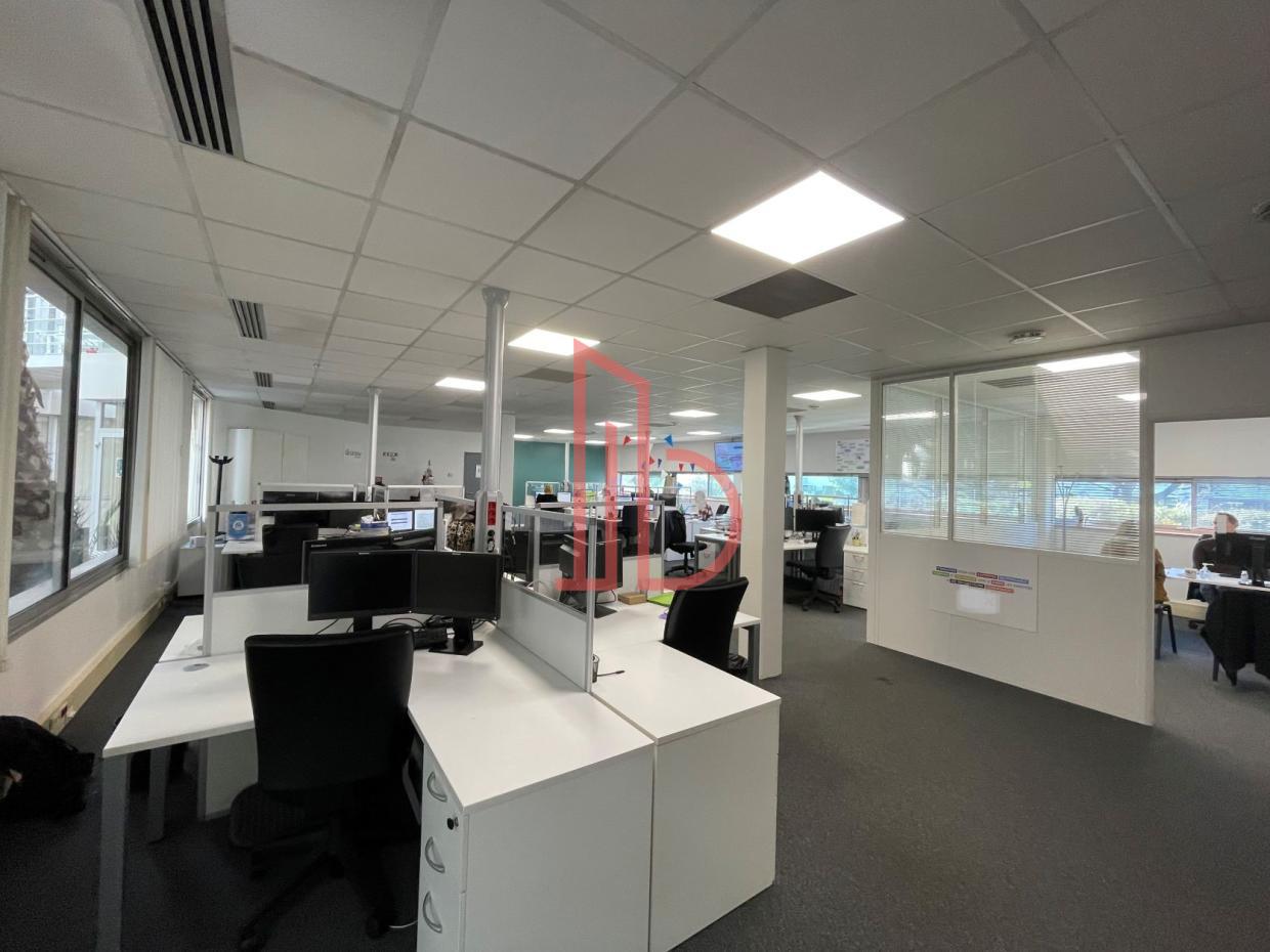 À louer Bureaux - Bordeaux 33300 - 1135.2m²