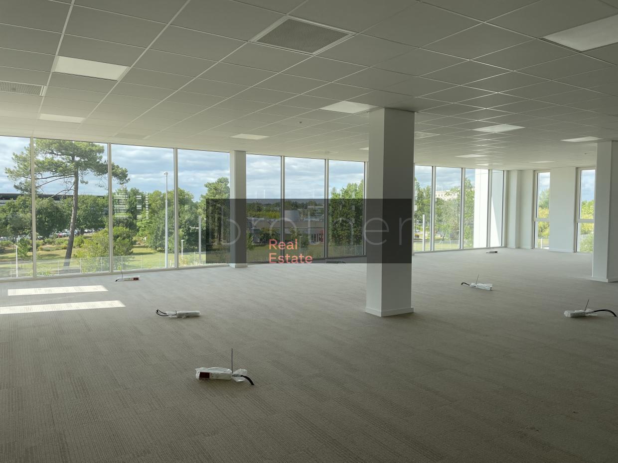 À louer Bureaux - Mérignac 33700 - 2956.41m²