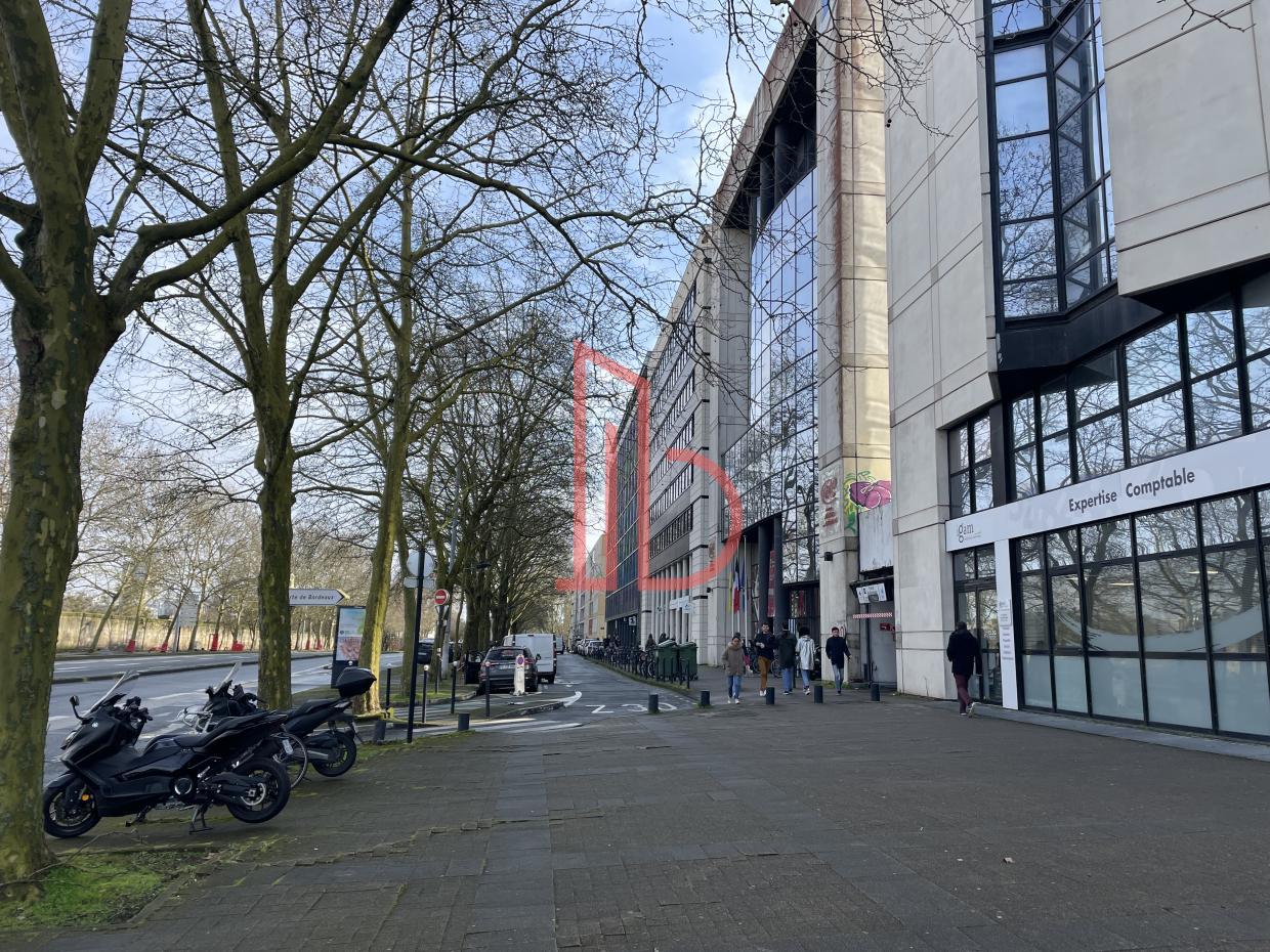 À louer Bureaux - Bordeaux 33000 - 285m²