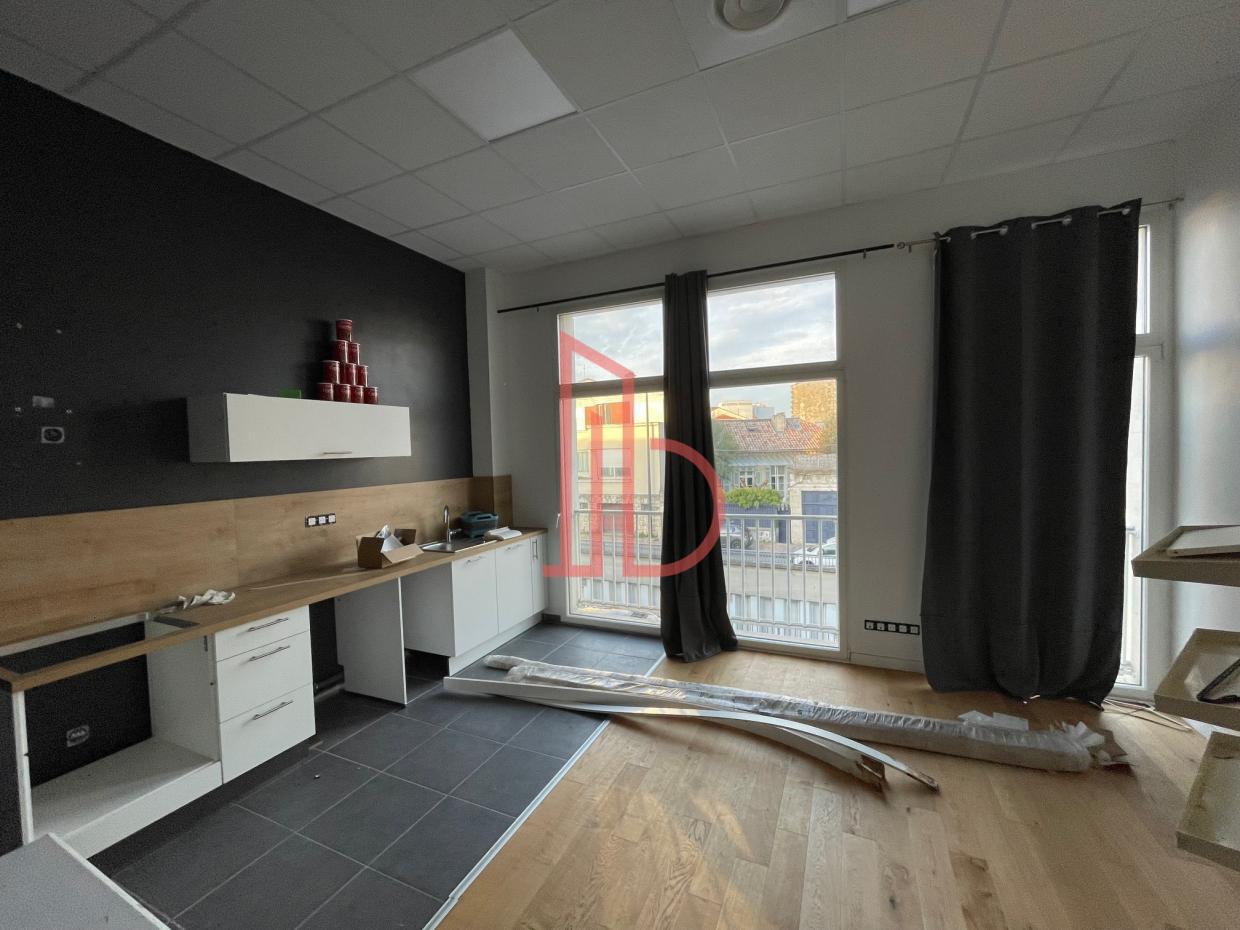 À louer Commerce - Talence 33400 - 210m²