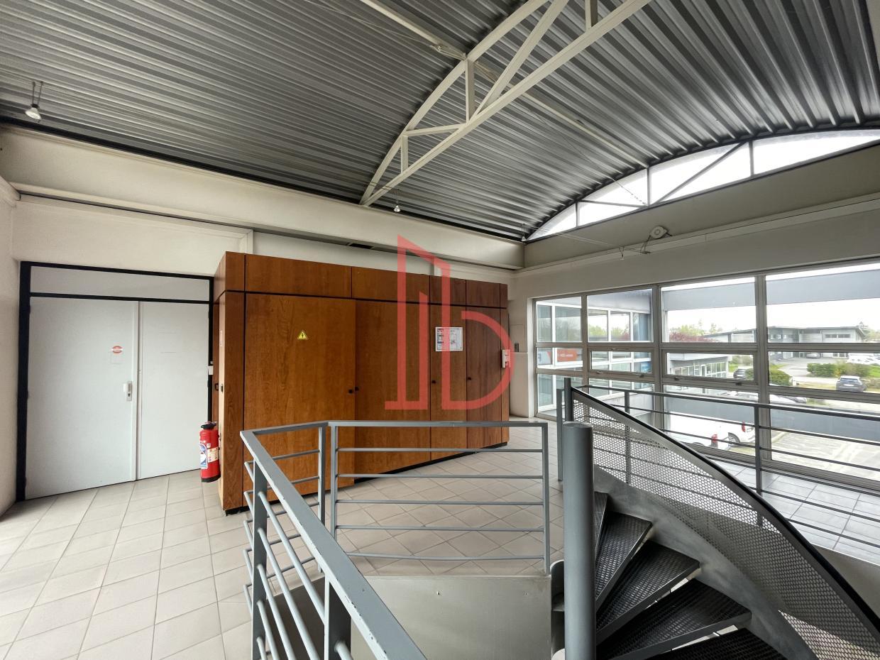 À louer Bureaux - Bordeaux 33300 - 240m²