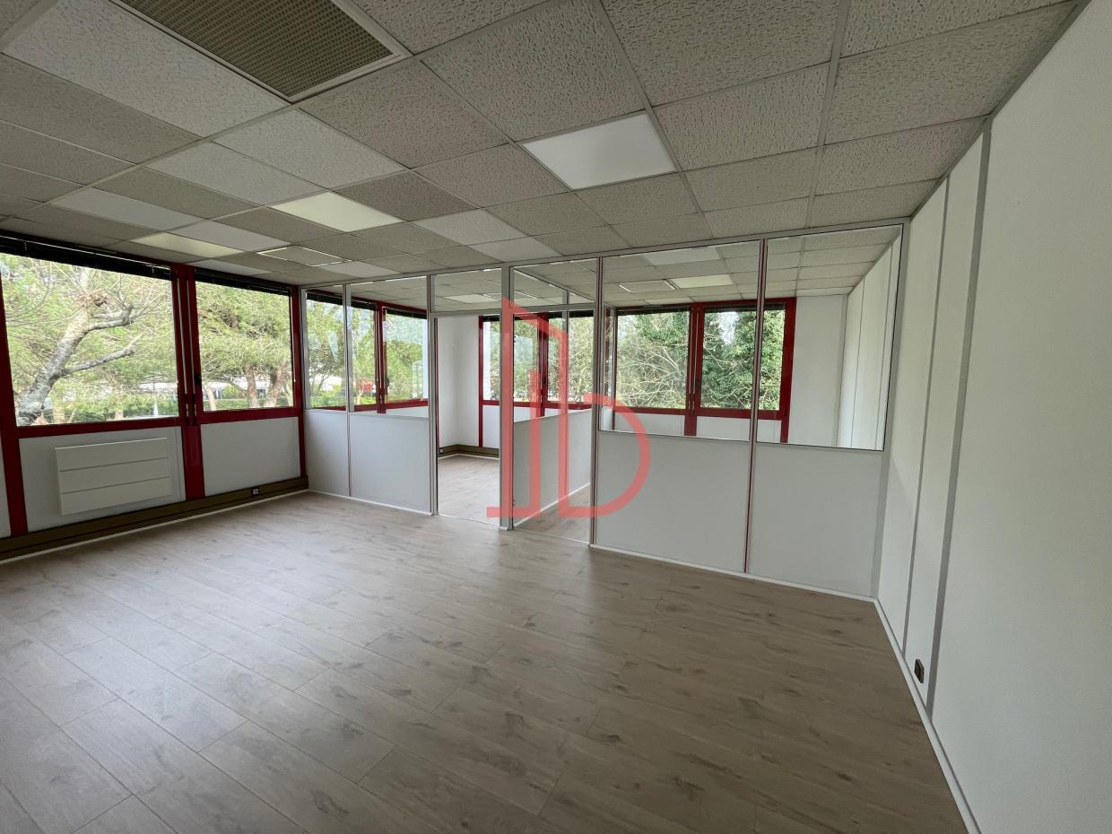 À louer Bureaux - Gradignan 33170 - 341m²