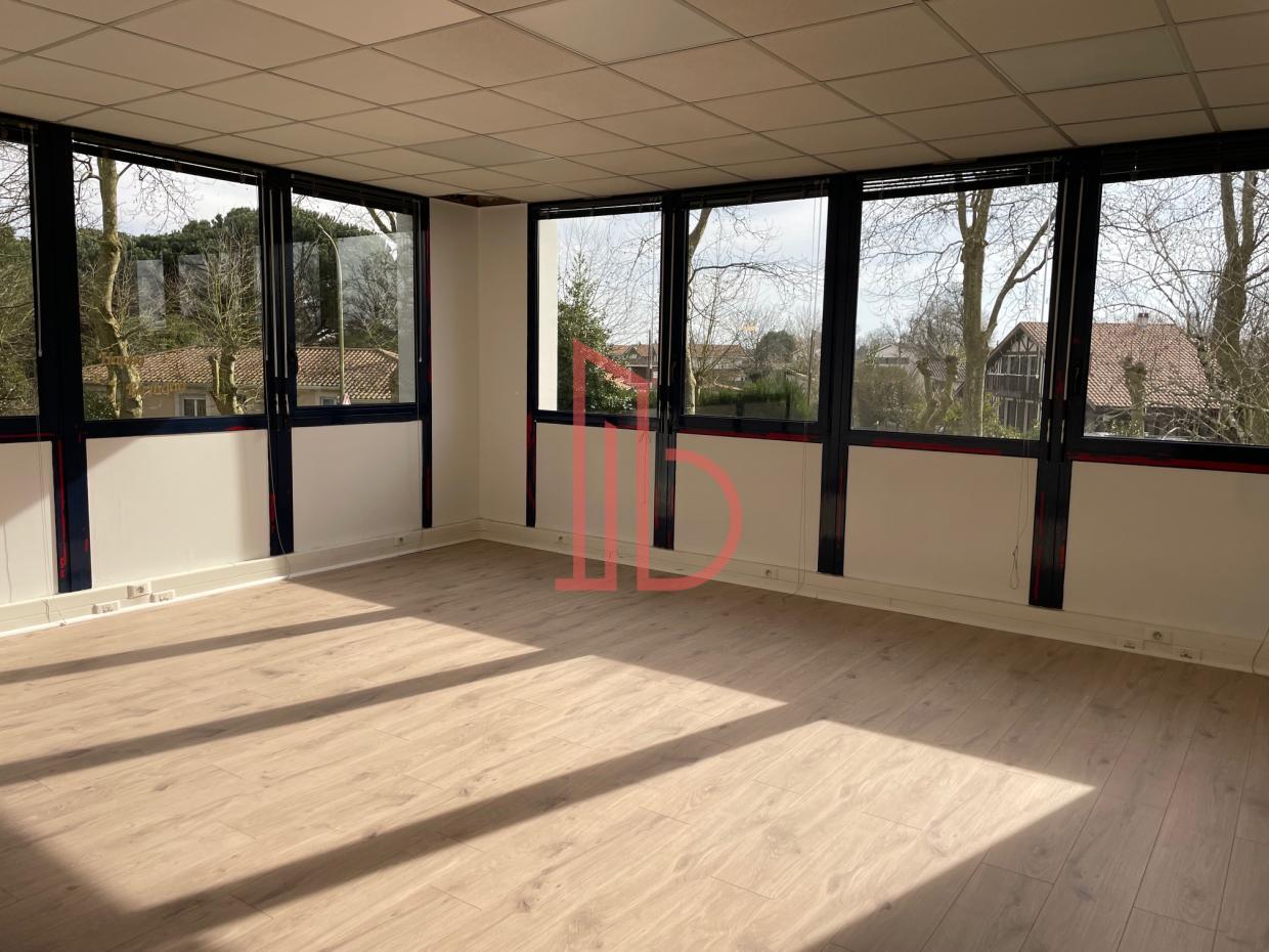À louer Bureaux - Gradignan 33170 - 341m²
