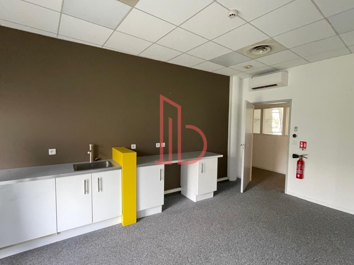À louer Bureaux - Mérignac 33700 - 200m²