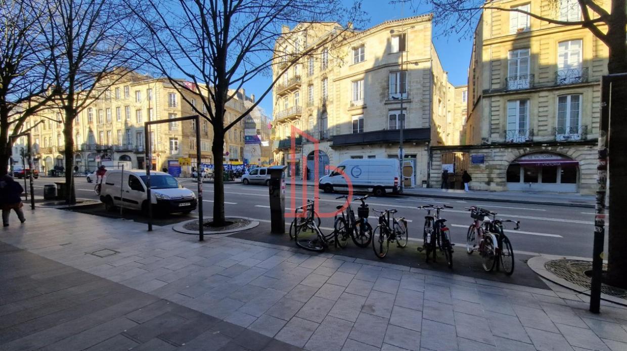À louer Bureaux - Bordeaux 33000 - 78m²