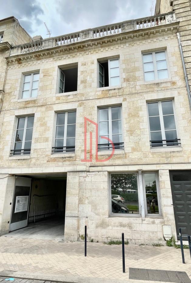 À louer Bureaux - Bordeaux 33300 - 338.47m²