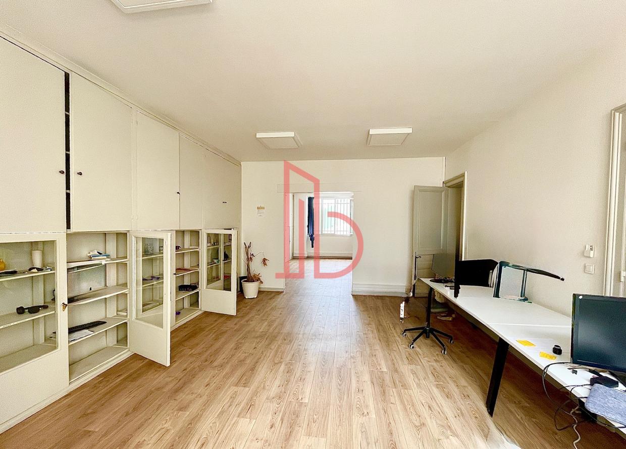 À louer Bureaux - Bordeaux 33300 - 338.47m²