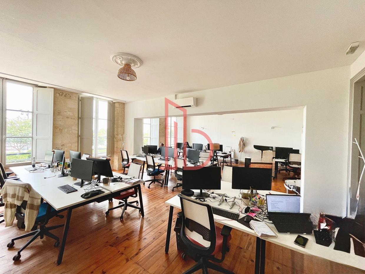 À louer Bureaux - Bordeaux 33300 - 338.47m²