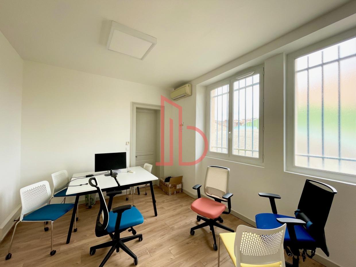 À louer Bureaux - Bordeaux 33300 - 338.47m²