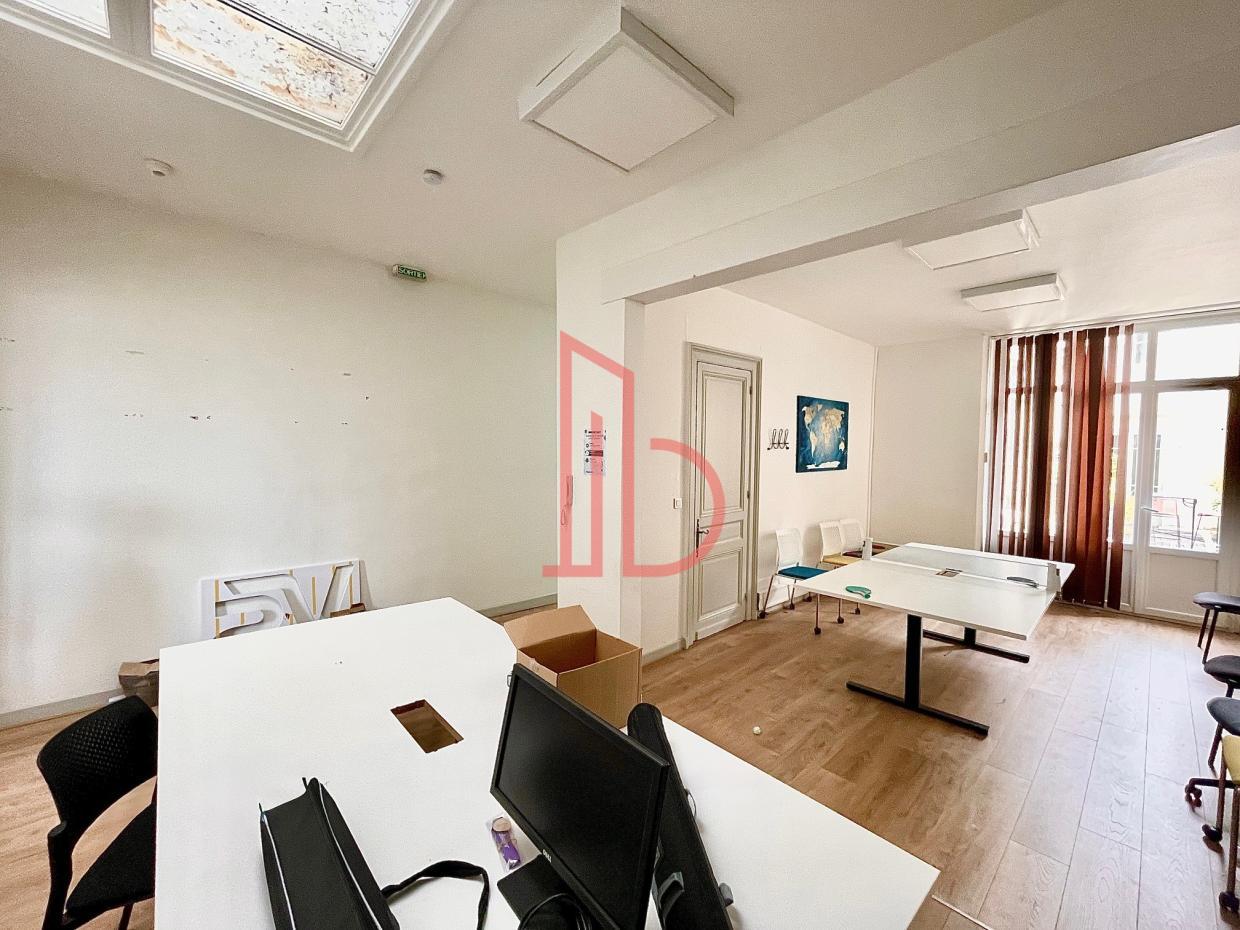 À louer Bureaux - Bordeaux 33300 - 338.47m²