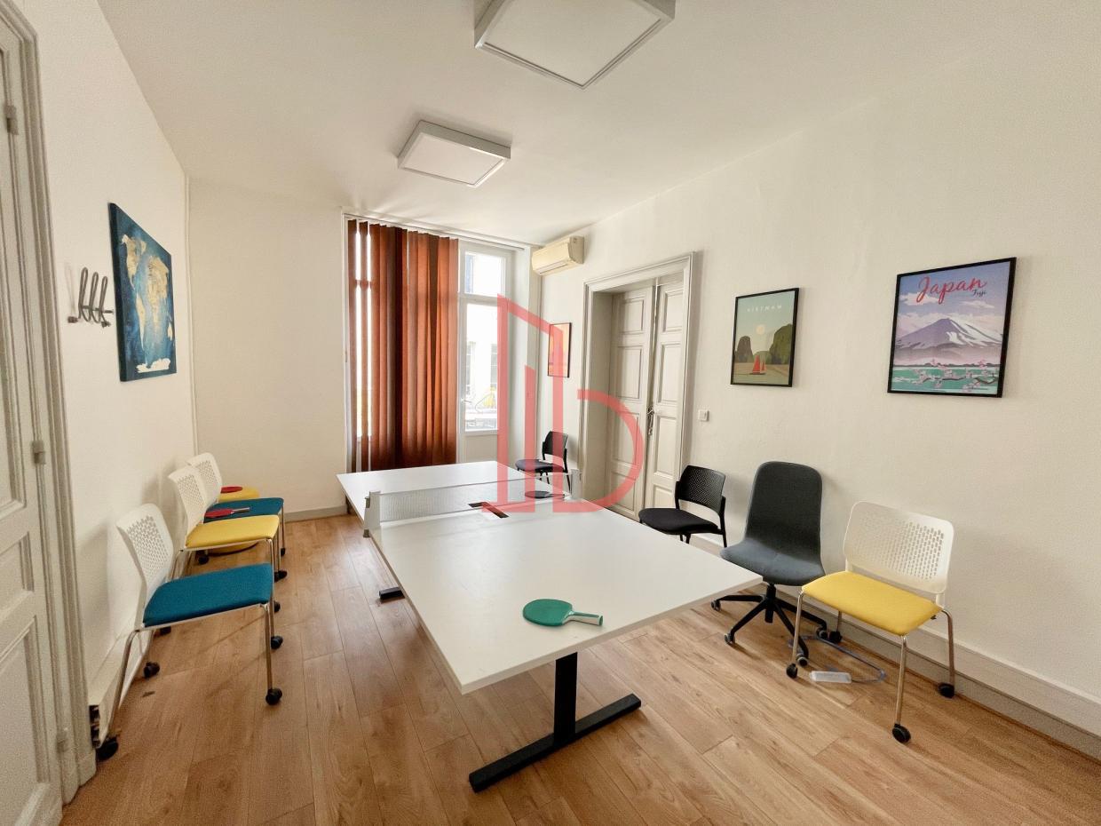 À louer Bureaux - Bordeaux 33300 - 338.47m²